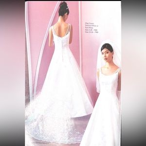 Oleg Cassini gown.  Boxed up. A-line.Gloves, ring bearer pillow, and veil incl.